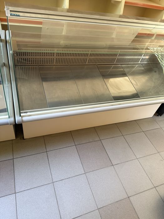 Продам витрины,весы,холодильные витрины