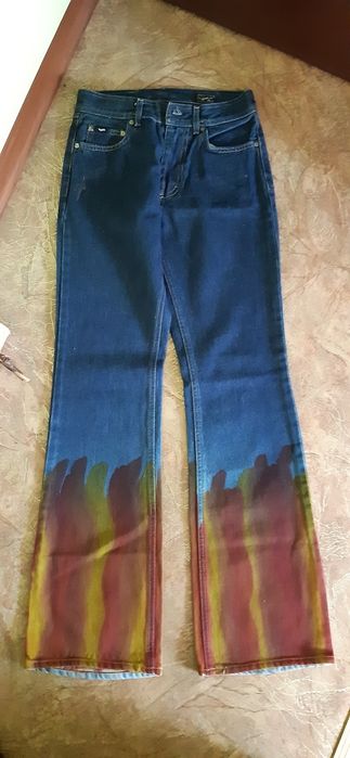 Джинси кльош на струнку дівчину