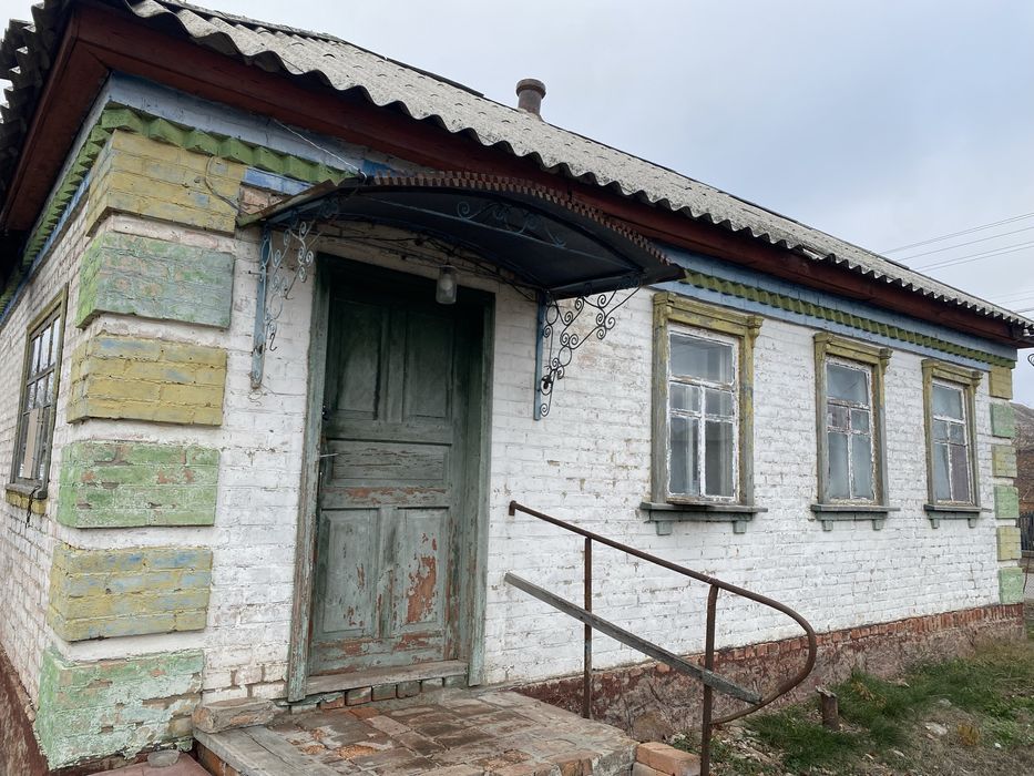 Продам будинок з великою ділянкою землі