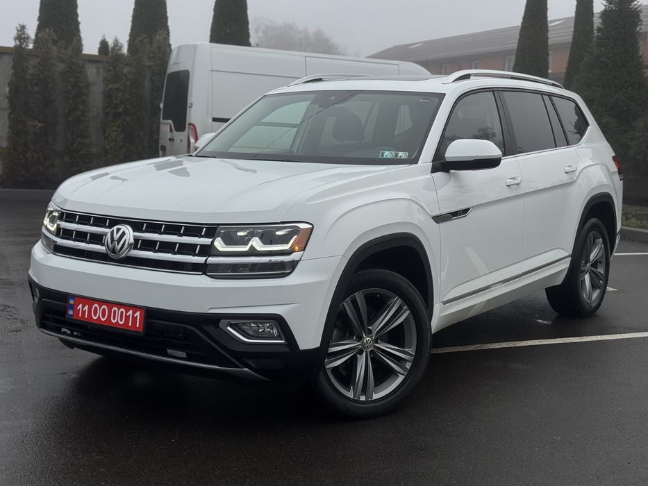 Продам свіжо пригнаний автомобіль із США.
Авто приїхало з не критичними пошкодженням,авто відновилось з оригінальних запчастин.
Повністю проведене ТО,замінені рідини в двигуні в коробці,замінені фільтра.
Також замінений комплект цепів та масло насос.
Є всі відповідні чеки виконаних робіт.
В даний момент автомобіль в ідеальному стані.
В автомобіля без перебільшень стан нового!
В комплектації R-Line.
Сидіння в капітанському стилі.
Можлива доставка до вас у місто!