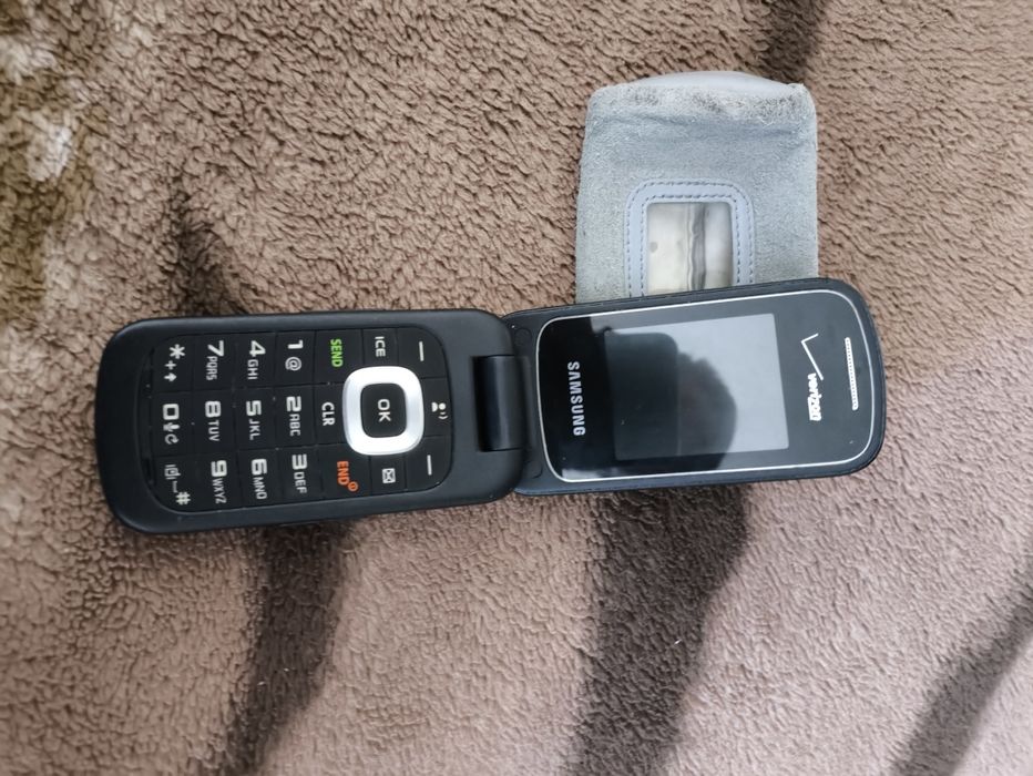 Мобильный телефон.