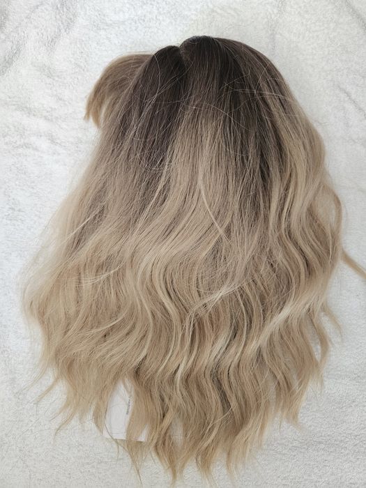 Krótka peruka blond