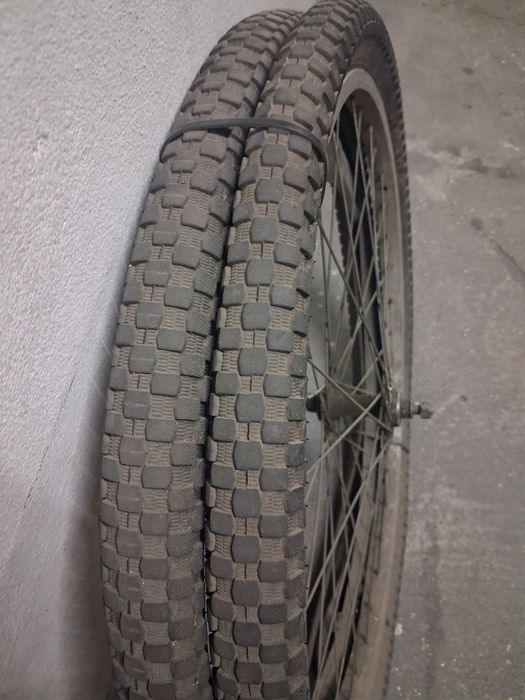 Cadeira em couro preto