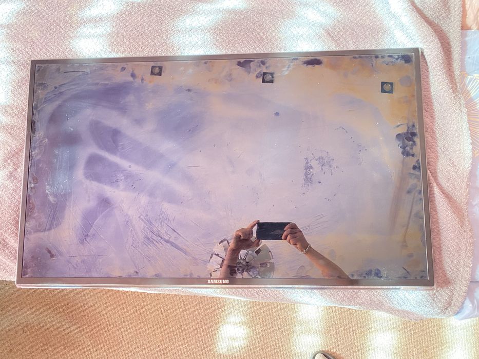 Sprzedam uszkodzony telewizor Samsung