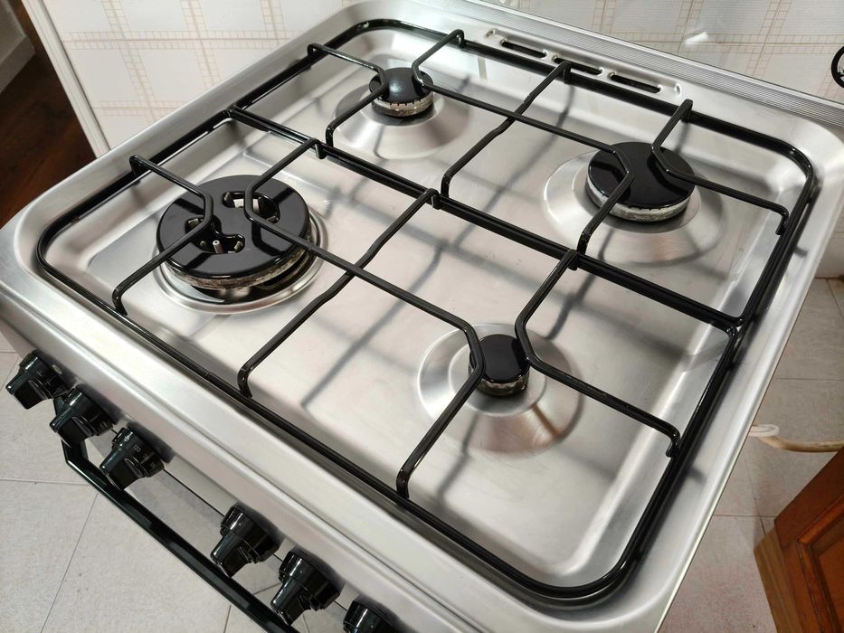 Fogão a gás de livre instalação Indesit 4 bicos, como novo, pouco uso
