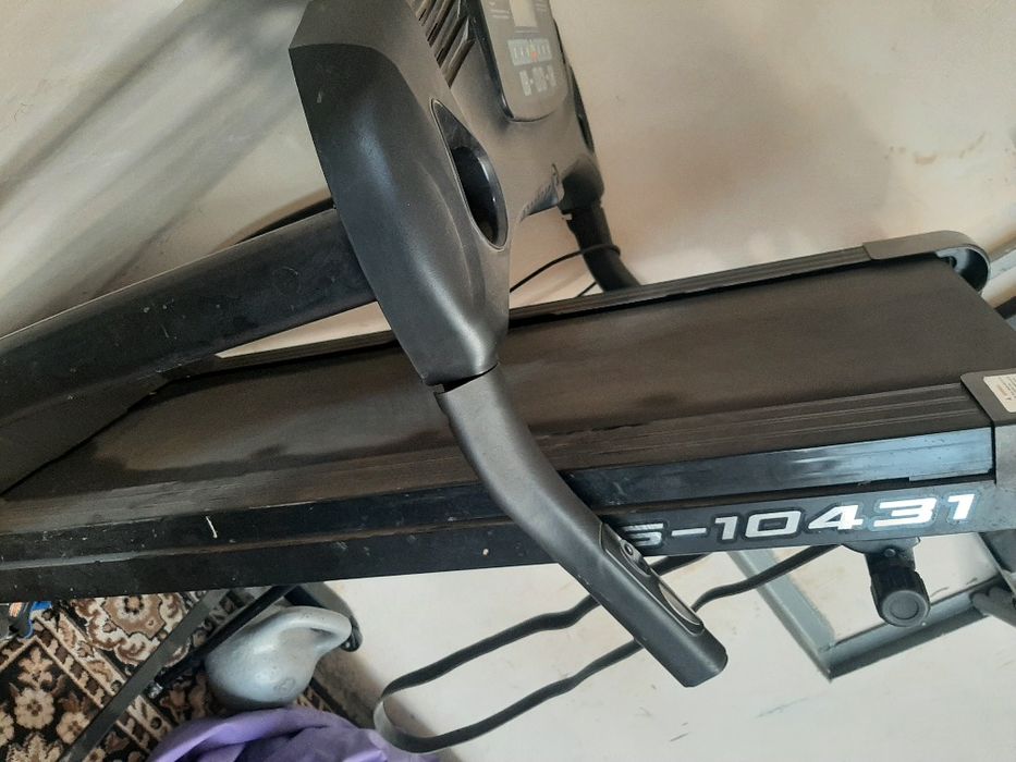 Бігова дорожка jada