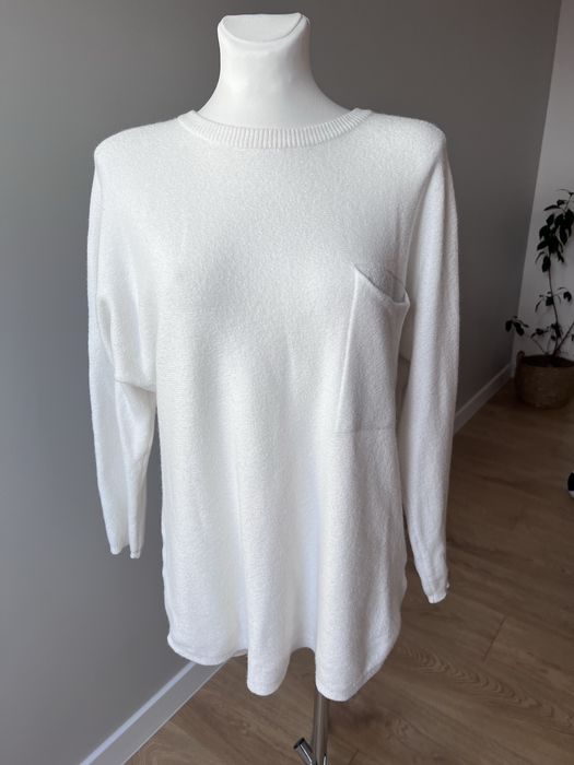 Sweter z kieszonką