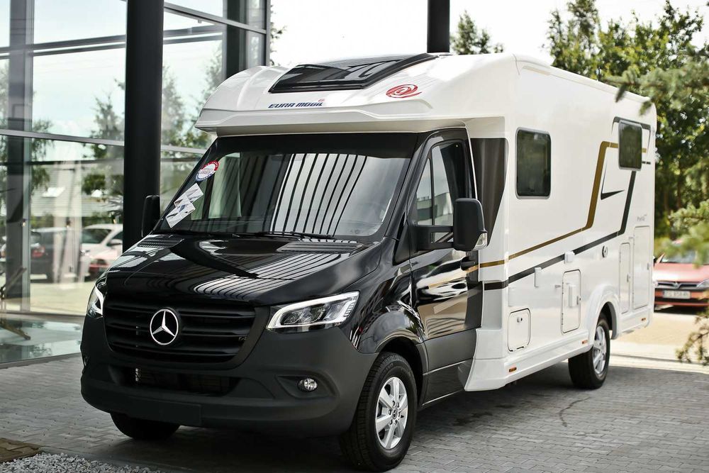 Wynajem NOWY LUKSUSOWY Kamper Mercedes  / 4 Osobowy