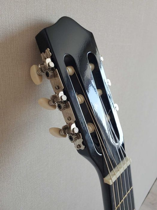 класична гітара італійської фірми 4/4 нейлонові струни