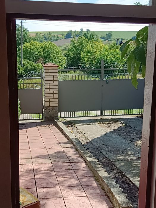 Продам будинок з  якісним  ремонтом .