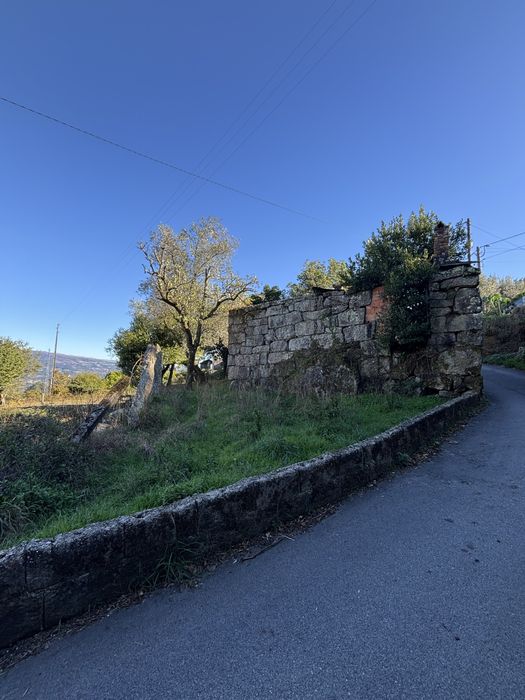 Duas Moradias para reabilitar - Canelas, Penafiel