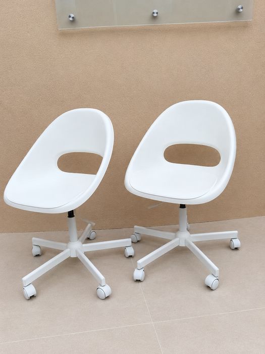 2 Cadeiras IKEA LOBERGET / MALSKÄR Brancas – Excelente Estado