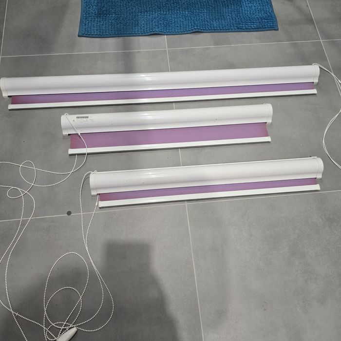 Rolety w kolorze malinowym