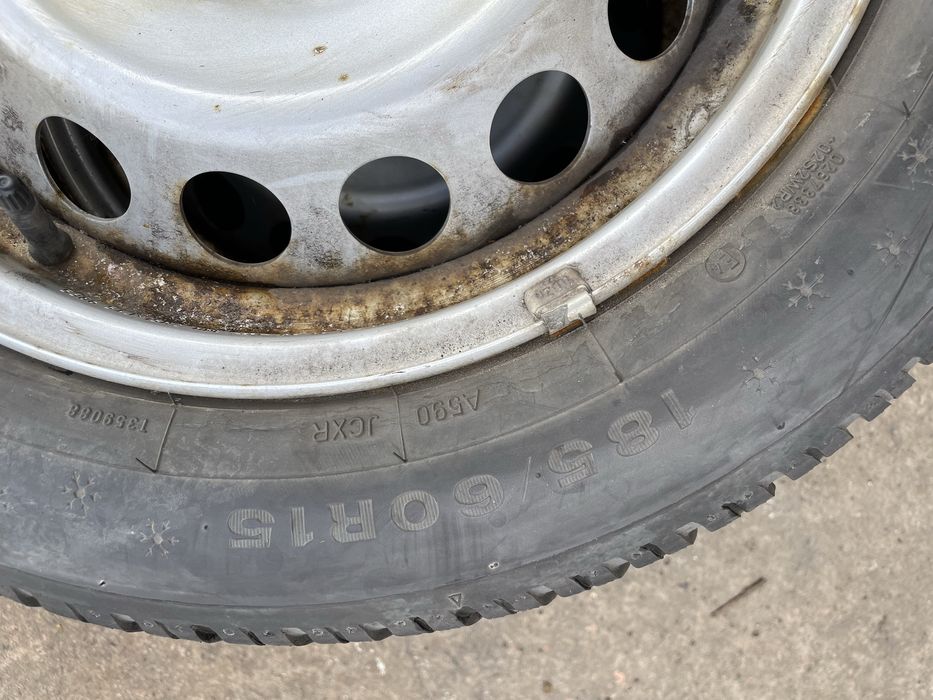 Зимова резина з дисками ET42 dunlop 185/60 R15