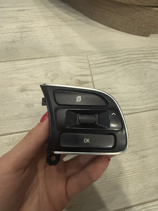 Кнопки руля Kia K5 другого покоління