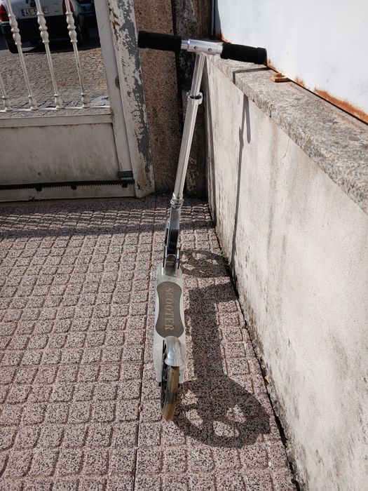 Trotinete em estado como novo