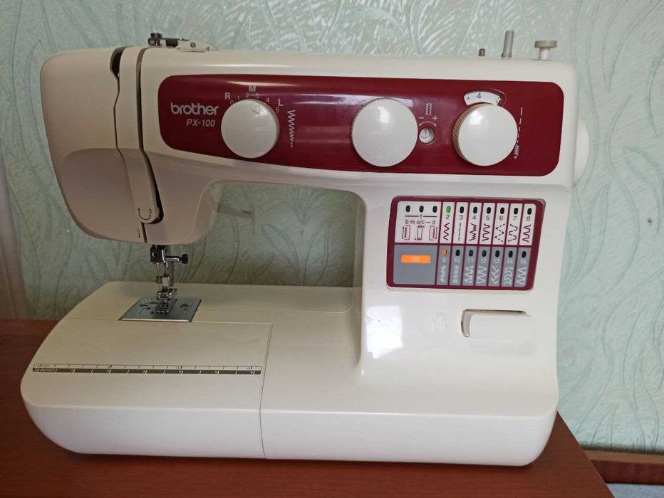 Швейная машинка Brother PX-100 полностью рабочая в отличном состоянии