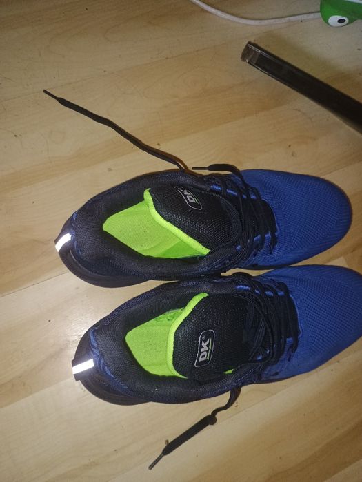 Niebiesko czarne buty sportowe