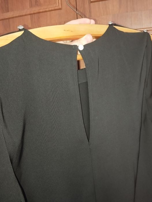 Жіноча сукня чорного кольору