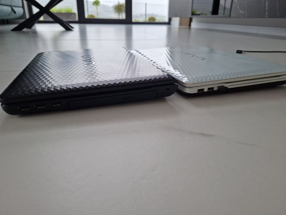 2 szt Laptop Sony Vaio czarny i biały - Sprawne