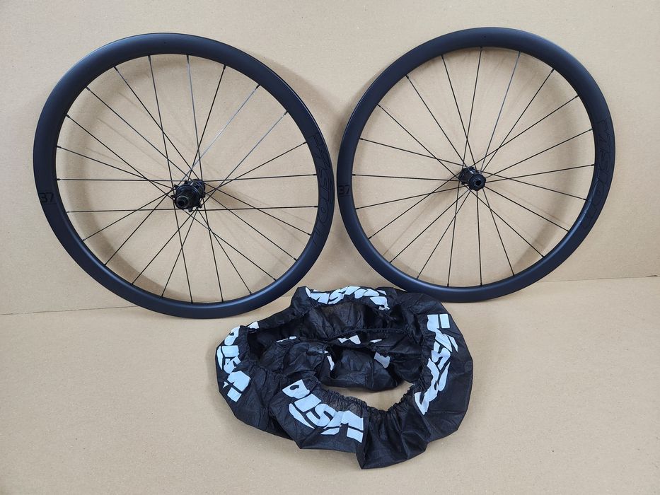 Vision нові карбонові колеса Shimano FSA