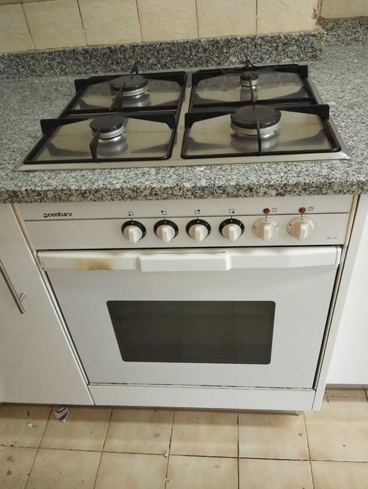 Cozinha em bom estado de conservação