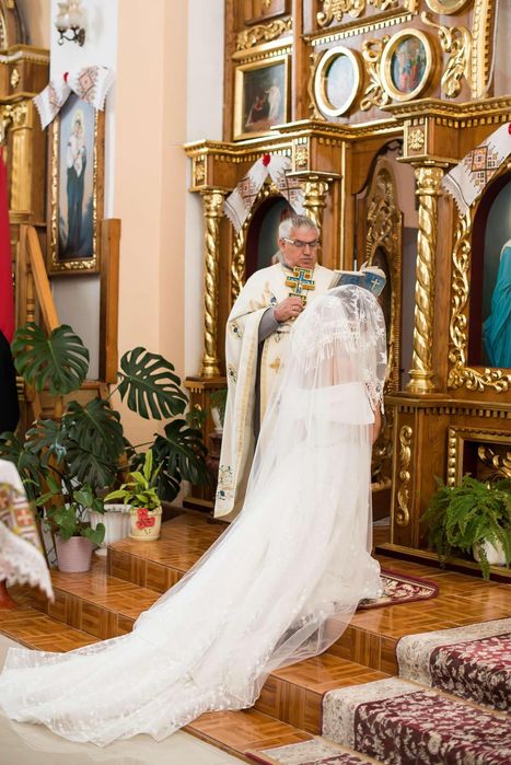Ніжна весільна сукня