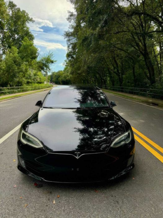 Tesla Model S      2017