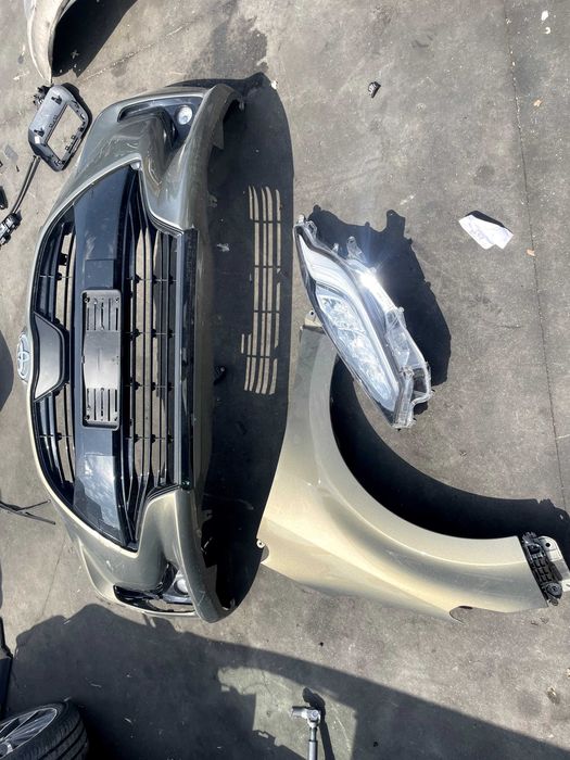 Toyota Yaris IV 1.5 hyb 6X1 Zderzak lewy błotnik lampa eur pas przedni