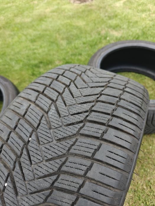 Opony wieloseozonowe 18" 225/40 i 235/40 jak nowe