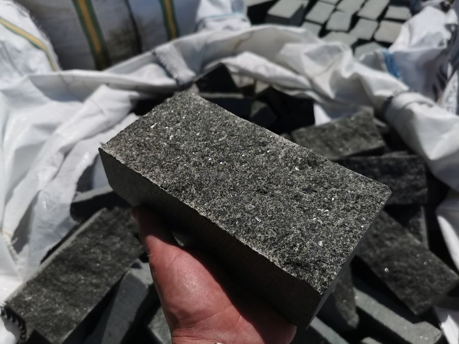 WYPRZEDAŻ !! CZARNA Kostka Granitowa cięto łupana Gabro 20x10x5cm