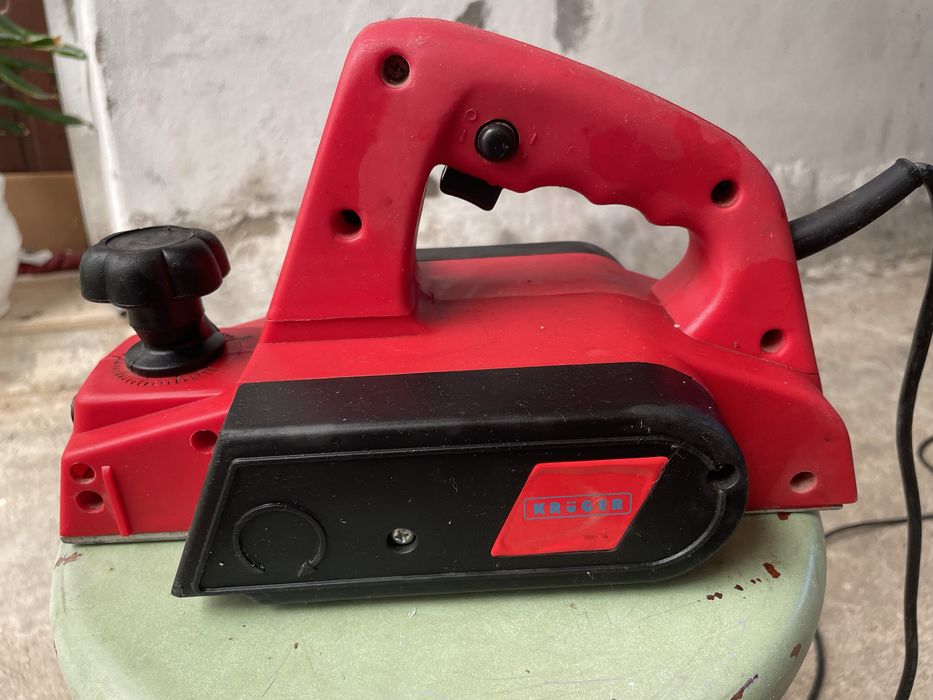 Plaina eléctrica Kruger 600w