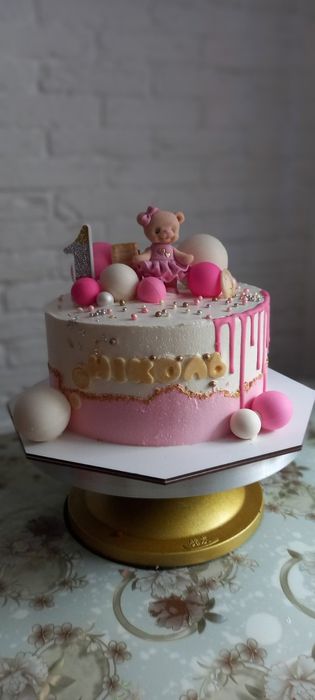 Торти на день-народження.