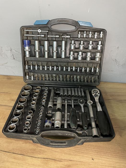 Слюсарні інструменти, набір інструментів, ключі, набір ключів