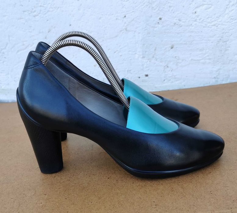 Кожаные классические туфли лодочки Ecco 38 р. Оригинал