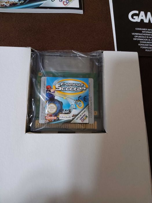 Jogo Nintendo game Boy color Freestyle Scooter na caixa