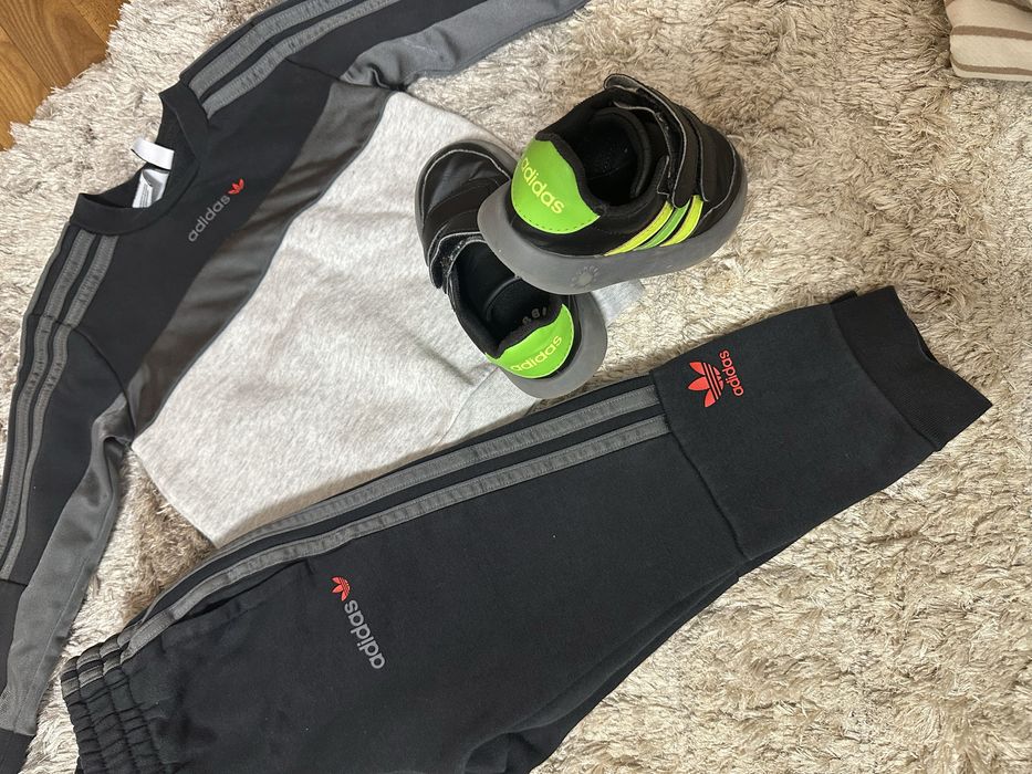 Костюм adidas на 2-3 роки