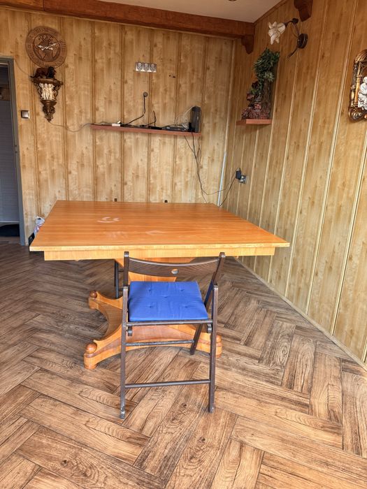 PILNE Stół drewniany.