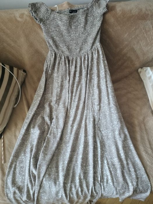 Продам сукню бежевого кольору