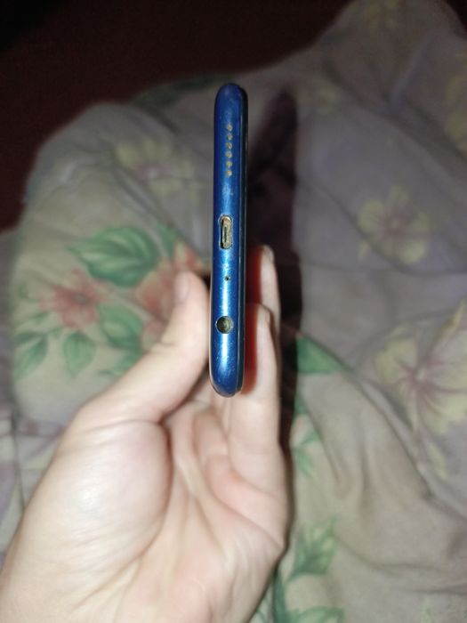 Samsung Galaxy A10s,2/32 ГБ, разбит дисплей,