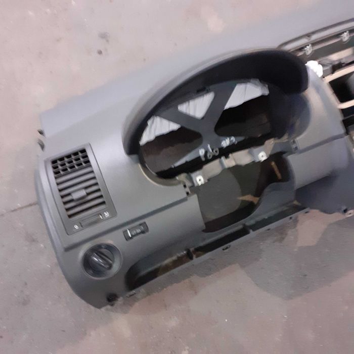 Deska rozdzielcza Volkswagen Polo 9N Nr.107