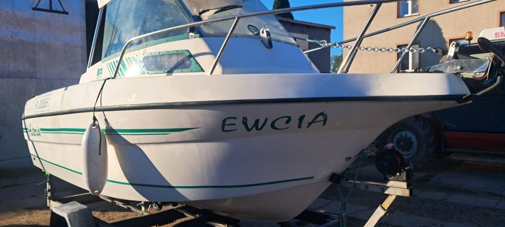 Łódź motorowa wędkarska z Mercury 60