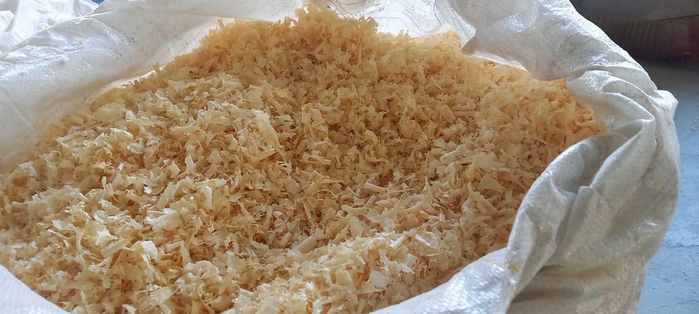 trociny wióry ściółka  suche dodatek do biomasy dla koni  na pellet