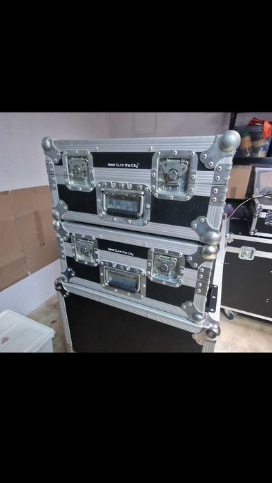 2x Gramofony, 4x Vinyl-e Timecode- 2 Serato i 2 rekordbox, 2x Case