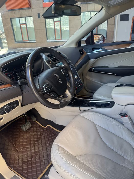 Lincoln MKC 2019 VIN 5LMCJ2C93KUL45415 фото оголошення 13 з 24