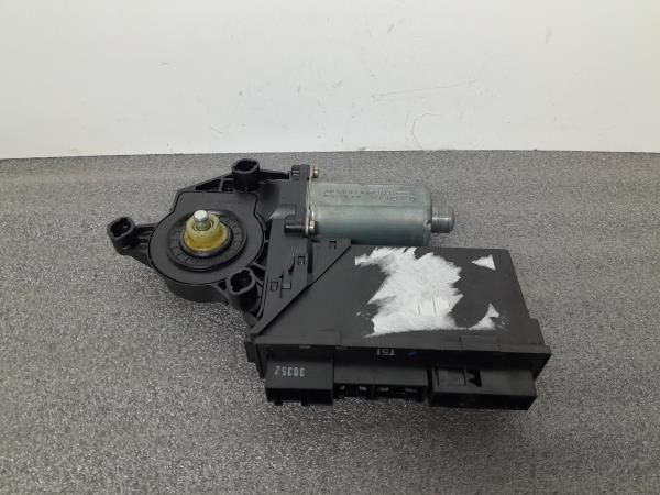 Motor vidro trás esquerdo AUDI A4 (8E2, B6)