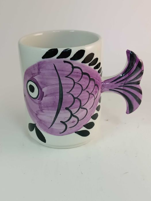 Curiosa caneca em ceramica da Secla com fomato de peixe