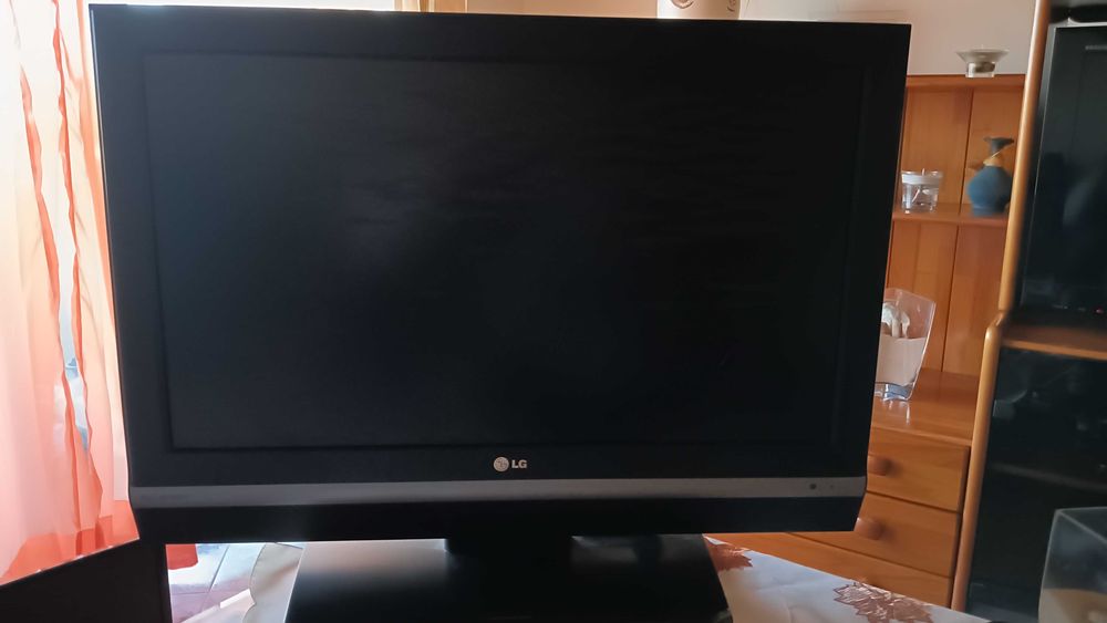 TV  LG Modelo 32LC2R-ZJ - 32"  -  Para REPARAR ou PEÇAS