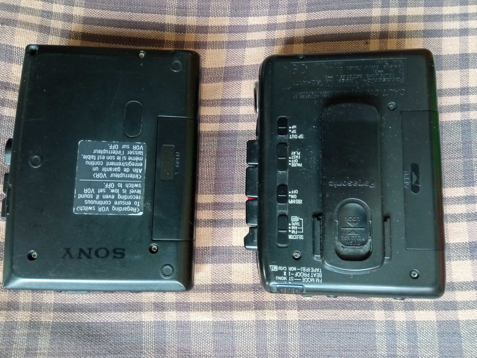 Диктофони-плейєри Panasonic, Sony