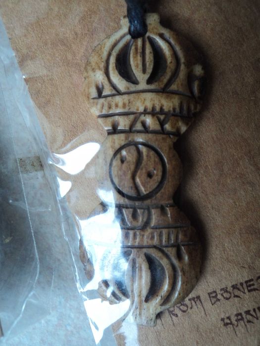 "Tybetańskie amulety" z kości byka Ręcznie robione. p/p 4-3 cm